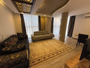 デラックス アパートメント シティビュー | リビング エリア | テレビ