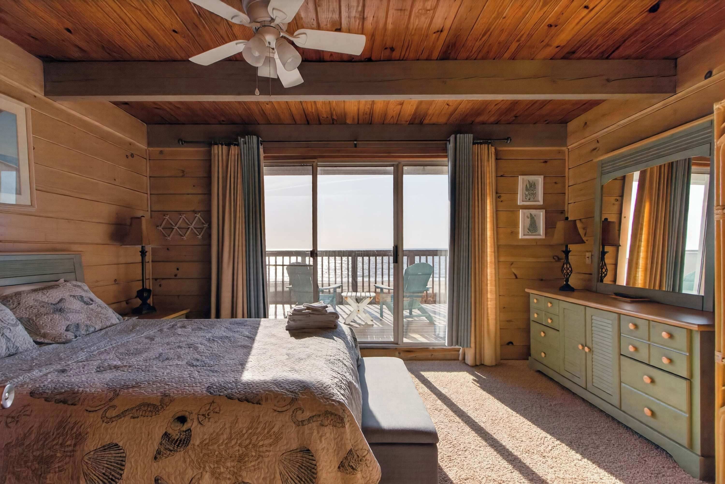 4 chambres, fer et planche à repasser, lit de bébé portatif, Wi-Fi