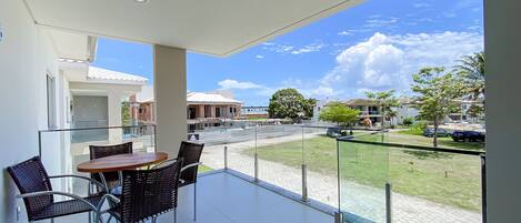 Apartment | Outdoor dining