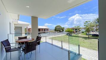 Apartment | Outdoor dining