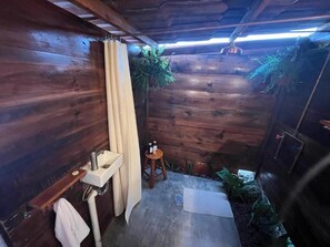 Tente Premium, balcon, vue jardin | Salle de bain