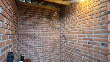 Tienda de campaña, balcón, vista al jardín | Baño | Regadera, amenidades de baño gratuitas, toallas, jabón