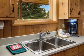 Duplex, 2 Bedrooms | Private kitchen - El Western Cabins & Lodges (Ennis)