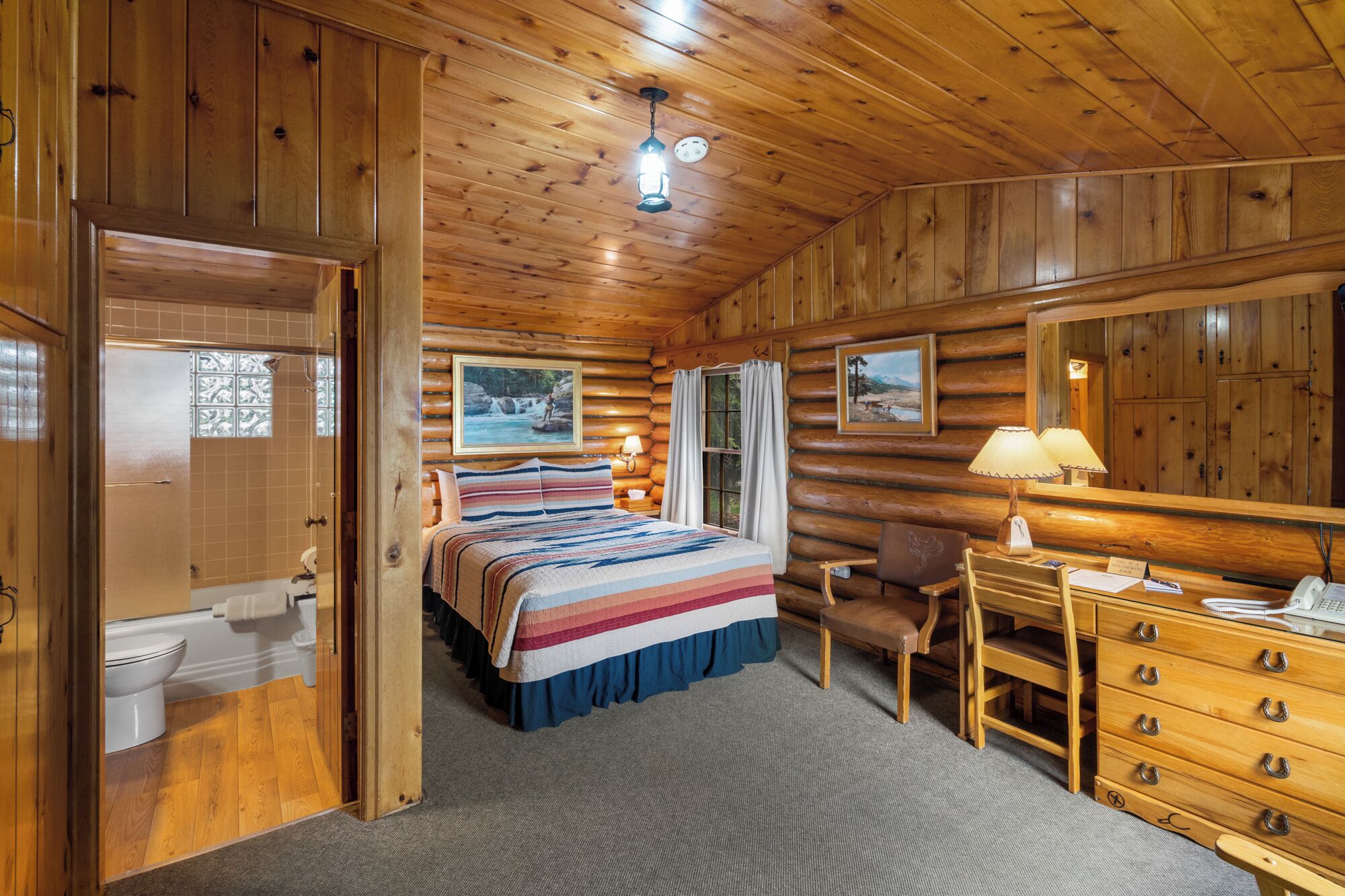 Rideaux occultants, fer et planche à repasser, Wi-Fi gratuit