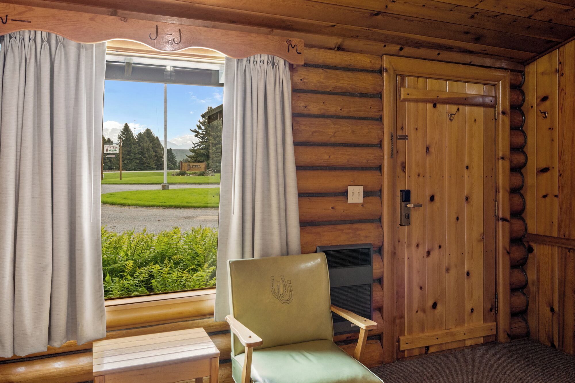 Huone, tupakointi kielletty, siivous | Sisätilat