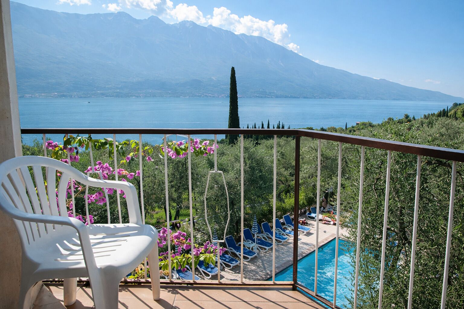 Enkeltrom – standard, balkong, delvis utsikt mot innsjø | Overnattingsstedets uteområder