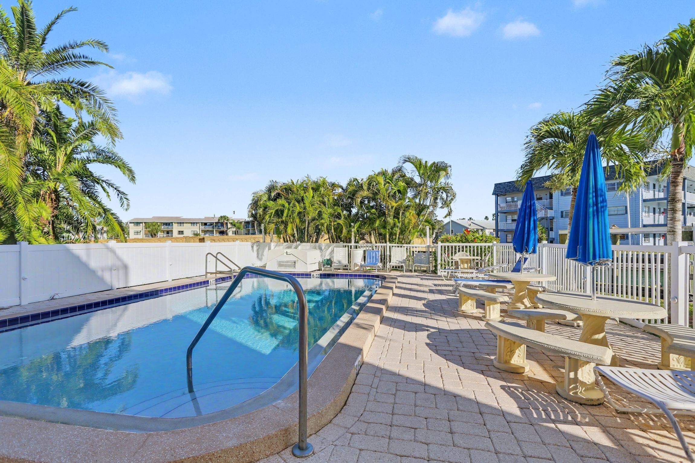 Leilighet, 2 queensize-senger (Club Capri 101) | Basseng