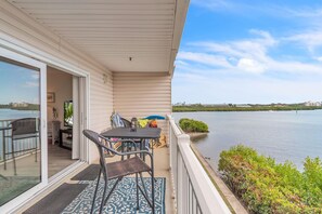 Condo, Berbilang Katil (Captain's Cove #203) | Tempat makan luar