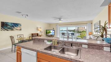 Kondominium, Beberapa Tempat Tidur (Captain's Cove #203) | Interior