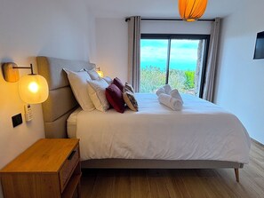 3 habitaciones, escritorio, tabla de planchar con plancha y wifi 