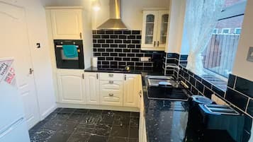 Køleskab, mikrobølgeovn, ovn, brødrister