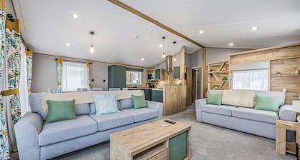 Luxurious Home in Lakeside Park - Pass the Keys