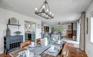 Dining - Valley View Retreat w/ Firepit + BBQ (Cottonwood)