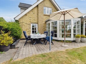 House | Outdoor dining - 4 Star Holiday Home in Hals (Hals)