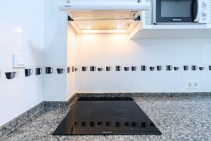 Fridge, microwave, coffee/tea maker, electric kettle - (ESA80E) Apartment in the center of Madrid - Malasaña (Madrid)