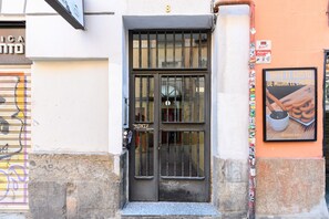 Exterior detail - (ESA80E) Apartment in the center of Madrid - Malasaña (Madrid)