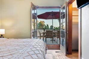 3 bedrooms, desk, iron/ironing board, WiFi - Central North Park home with park views (San Diego)