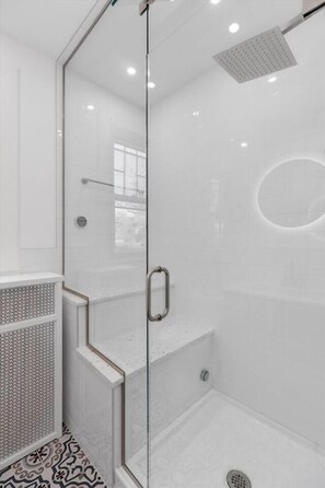 Luokittelematon kuva, 5 kautta 39, painike