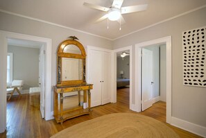 Unclassified image, 5 of 39, button