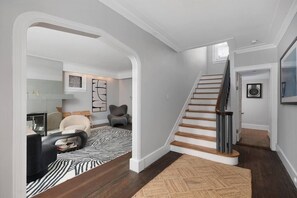 Unclassified image, 5 of 39, button