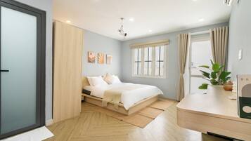 Luxury Double Room, Balcony, City View | Laptop workspace, soundproofing, WiFi (free)
