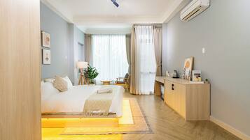 City Studio, Balcony, City View | Laptop workspace, soundproofing, WiFi (free)