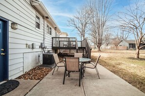 Outdoor dining - Family friendly, Youth Sports tournaments, World Cup-Ready, Lenexa, 3BR Near KC (Lenexa)
