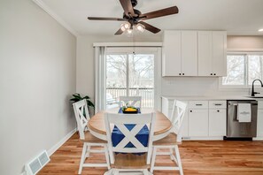 Dining - Family friendly, Youth Sports tournaments, World Cup-Ready, Lenexa, 3BR Near KC (Lenexa)