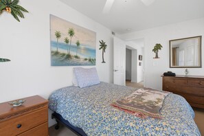 5 bedrooms, iron/ironing board, WiFi, bed sheets - Spacious Mountain Retreat with Hot Tub & Views (Franklin)