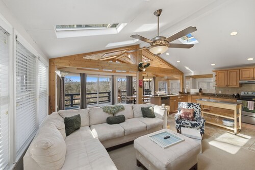 Spacious Mountain Retreat with Hot Tub & Views