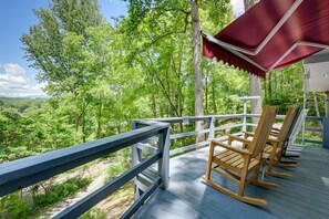 Property grounds - Spacious Mountain Retreat with Hot Tub & Views (Franklin)