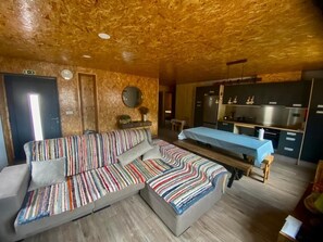 TV, fireplace - Grandpa Zé's House (São Pedro do Sul)