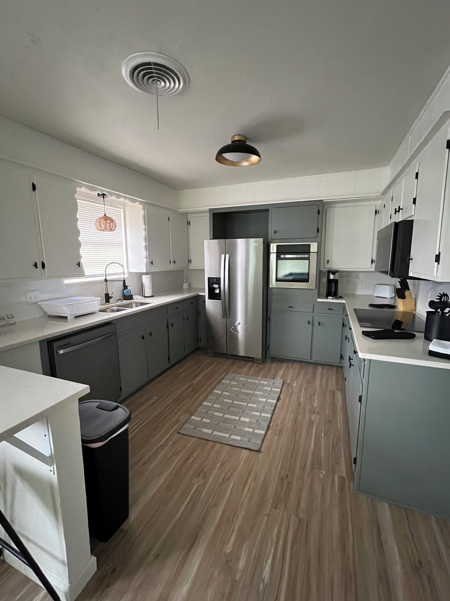 Kylskåp, mikrovågsugn, ugn och spishäll