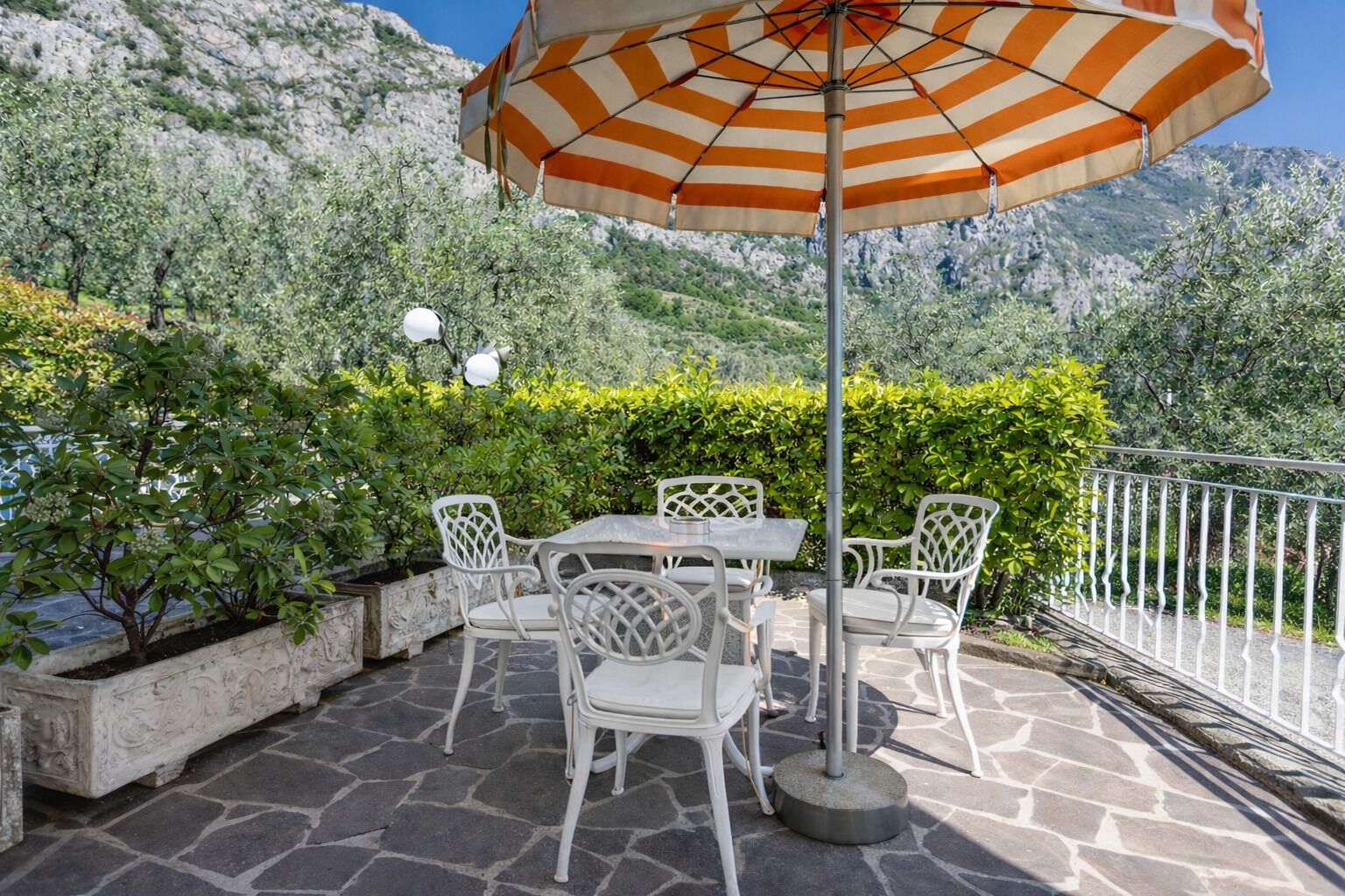 Superior-Zimmer, Terrasse, Gartenblick | Speisen im Freien