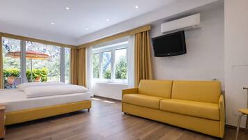 Superior Room, Patio, Garden View | Interior