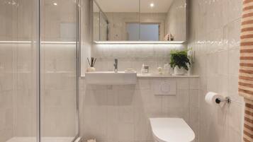 Superior-Apartment, Balkon | Badezimmer