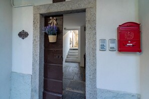 Interior - Loving Loppia - Glicine (Bellagio)