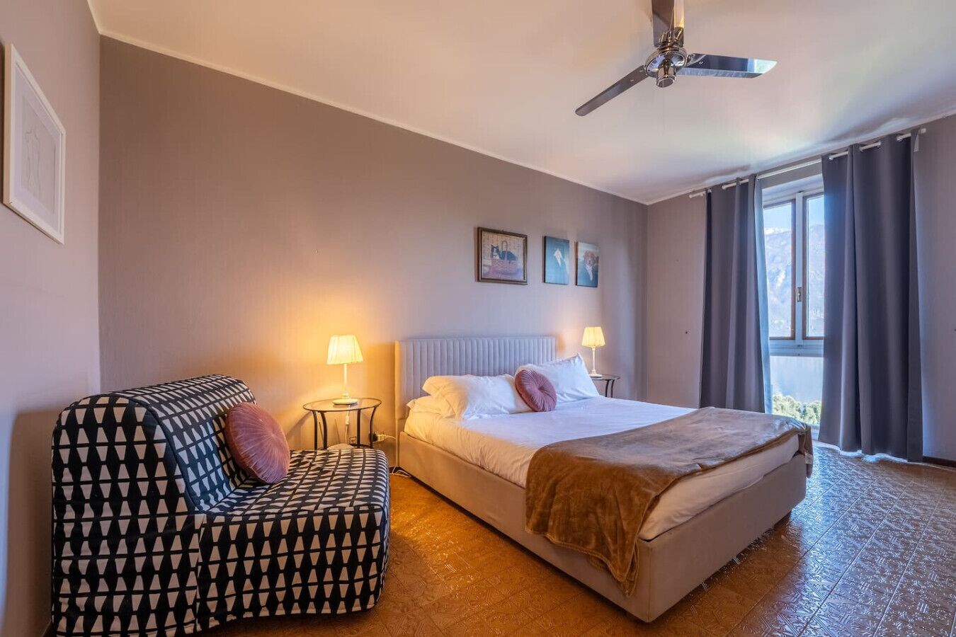 1 dormitorio, tabla de planchar con plancha, wifi y ropa de cama