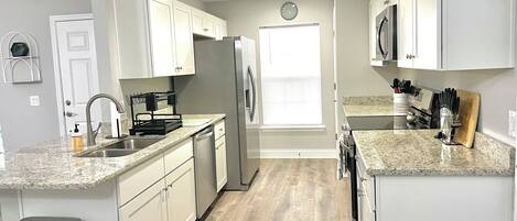 Mikrowelle, Ofen, Herdplatte, Geschirrspüler