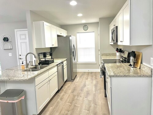 Fully Furnished 3BR Home for 30–90 Day Stays in Lakeland