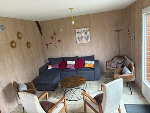 Televisión y chimenea