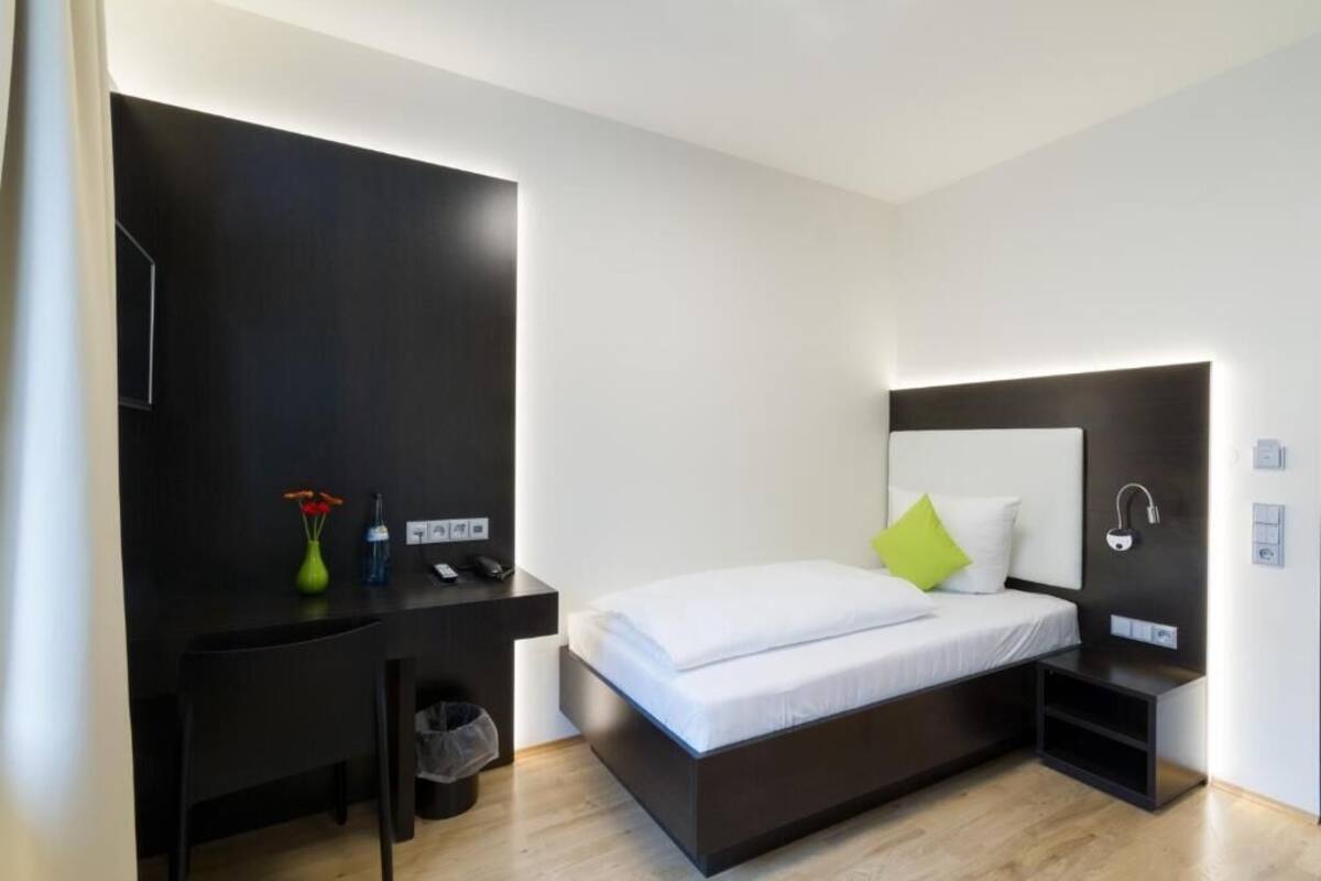 Einzelzimmer | Schreibtisch, Bügeleisen/Bügelbrett, kostenloses WLAN