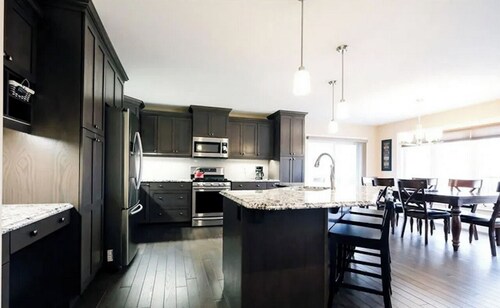 Peaceful Retreat w/ Pool, Yoga Deck & Fire Pit | 5 Min to Presqu’ile, Near PEC