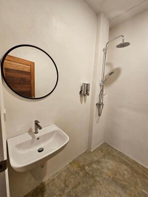 Bathroom - Hi Sea Hostel (Koh Phangan)