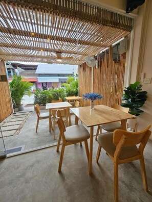 Dining - Hi Sea Hostel (Koh Phangan)
