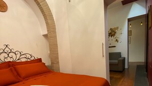 1 habitación, tabla de planchar con plancha, wifi y ropa de cama 