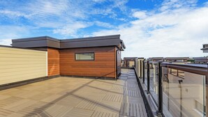 Property grounds - Modern 4Bed Home in Richmond Hill /Rooftop Terrace & EV Charger (Richmond Hill)
