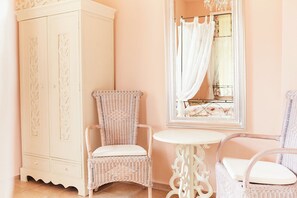 Interior - Apartment 3 - Rose - Garden apartment with terrace & four-poster bed (Temmen-Ringenwalde)
