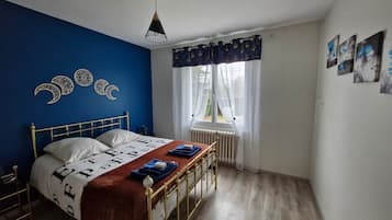 2 chambres, fer et planche à repasser, Wi-Fi gratuit, draps fournis