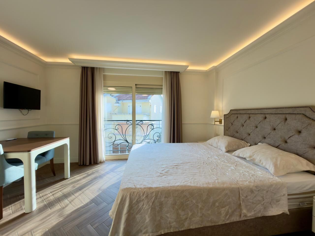 Superior Apartment | Desk, laptop workspace, free WiFi